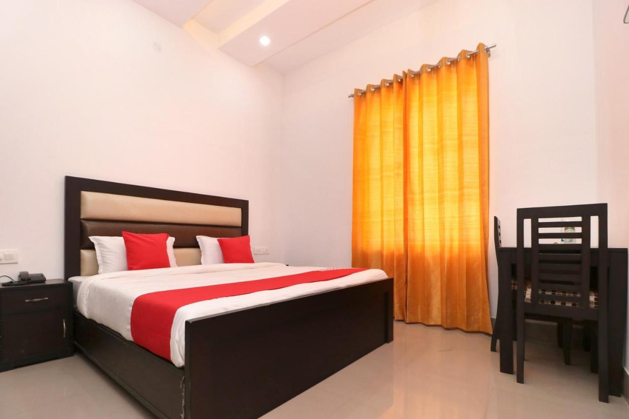 Oyo 23235 Hotel Roopmahal & Restaurant Amritsar Luaran gambar