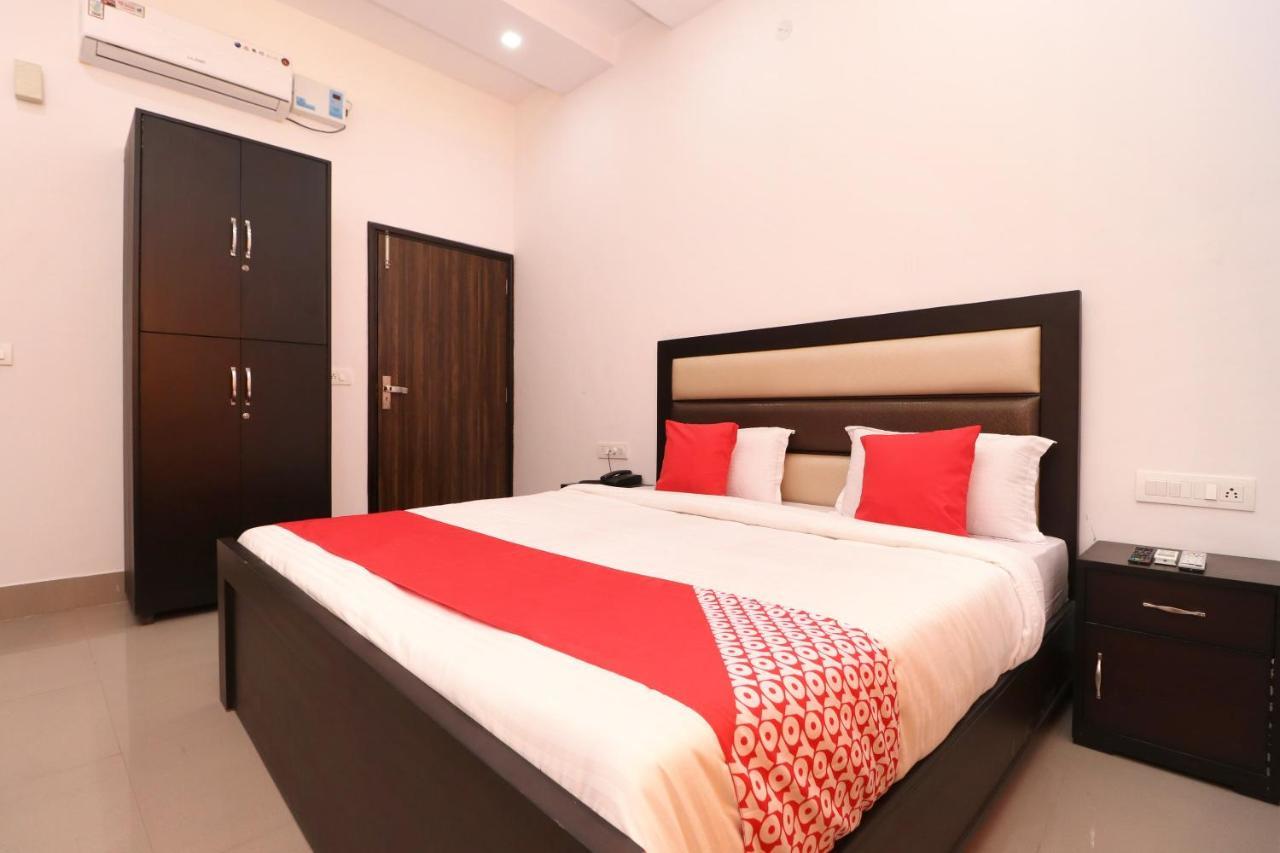 Oyo 23235 Hotel Roopmahal & Restaurant Amritsar Luaran gambar