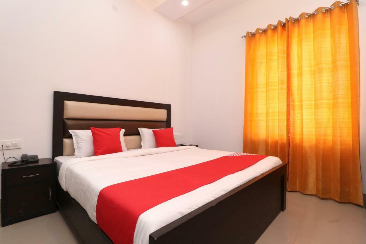 Oyo 23235 Hotel Roopmahal & Restaurant Amritsar Luaran gambar